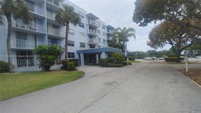 APT-1N - 500 Executive Center Dr, Condo with 2 bedrooms, 2 bathrooms and null parking in West Palm Beach FL | Image 15
