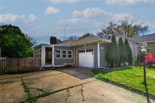 530 Keenan Ave, Cuyahoga Falls, OH, 44221-2230 | Card Image