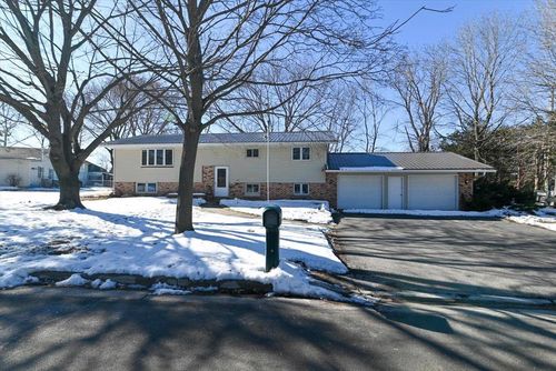 911 Valley Road, POYNETTE, WI, 53955 | Card Image