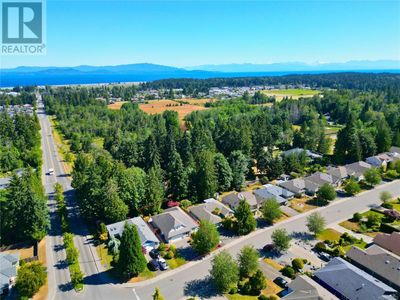 205 Hamilton Ave, House other with 3 bedrooms, 2 bathrooms and 2 parking in Parksville BC | Image 3