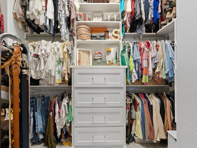Primary Closet - Hers | Image 27
