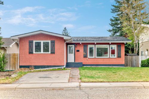 80 Bracebridge Crescent Sw, Calgary, AB, T2W0Y7 | Card Image