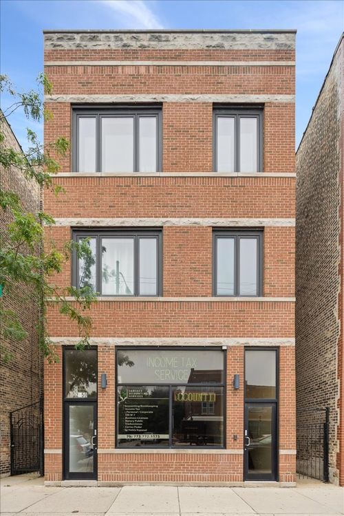 3w-2050 Western Ave, Chicago, IL, 60647-4174 | Card Image
