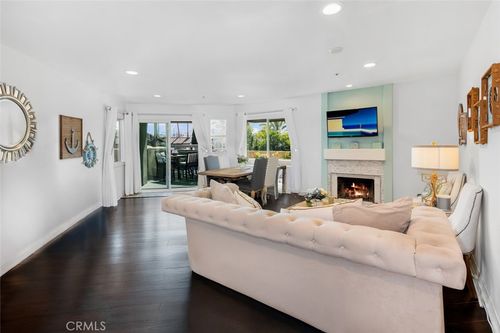 unit-105-400 Lake St, Huntington Beach, CA, 92648-5813 | Card Image