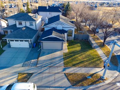 67 Cimarron Dr, House other with 5 bedrooms, 3 bathrooms and 4 parking in Okotoks AB | Image 2