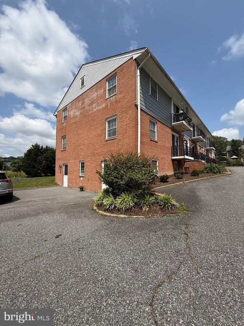 1425 Dandridge St, FREDERICKSBURG, VA, 22401-5327 | Card Image