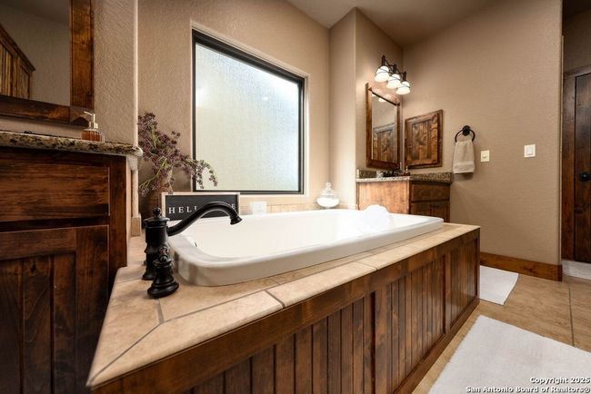 112 Juniper Pt, House other with 4 bedrooms, 5 bathrooms and null parking in Ingram TX | Image 22