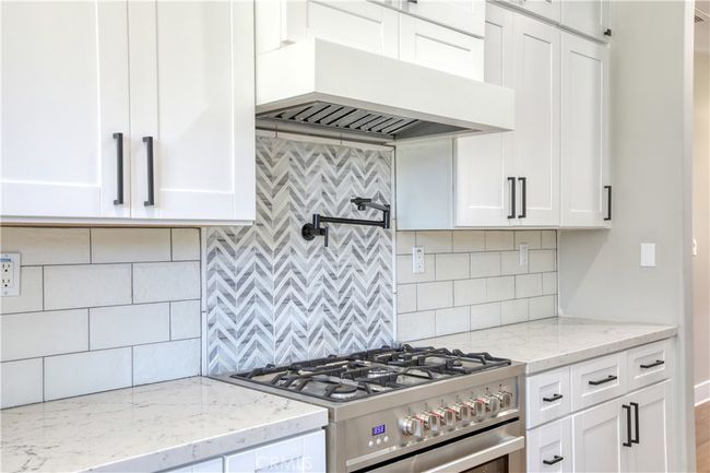 Kitchen gas stove | Image 34