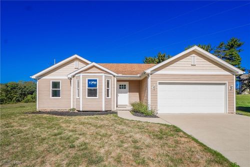 657 Hannah Cir, Canton, OH, 44709-1381 | Card Image