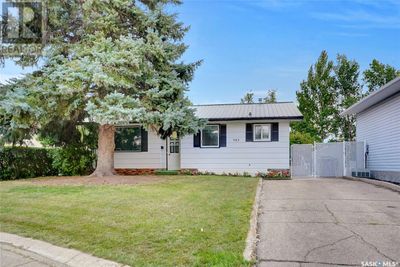 943 Hawthorne Cres, House other with 3 bedrooms, 2 bathrooms and null parking in Moose Jaw SK | Image 1