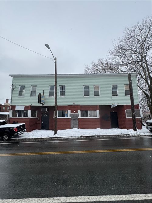 140 Dexter St, Pawtucket, RI, 02860-1918 | Card Image