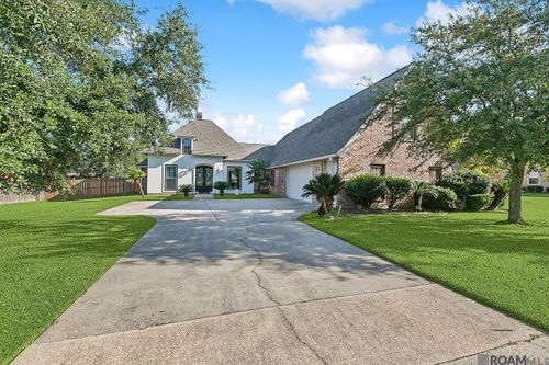 12221 Hampton Village Ave, Baton Rouge, LA, 70818-5725 | Card Image