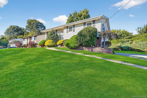 7 Dogwood Ln, Orangeburg, NY, 10962-2410 | Card Image