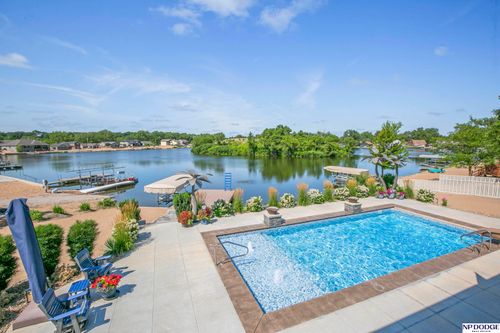 37 Twin Lakes Dr, Fremont, NE, 68025-6819 | Card Image