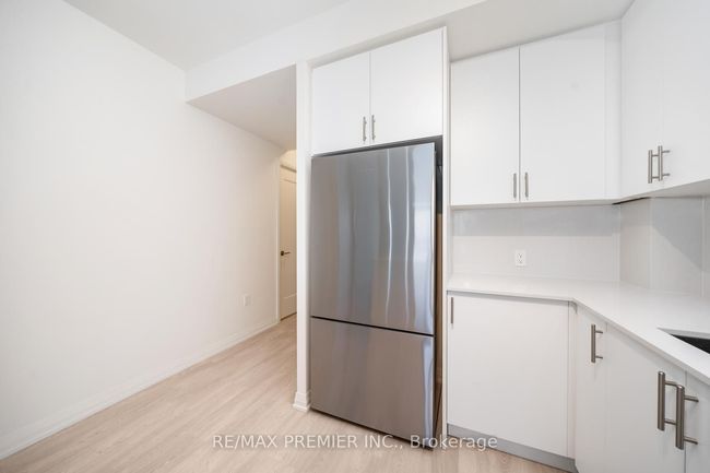 330 - 8960 Jane St, Condo with 2 bedrooms, 2 bathrooms and 1 parking in Concord ON | Image 11