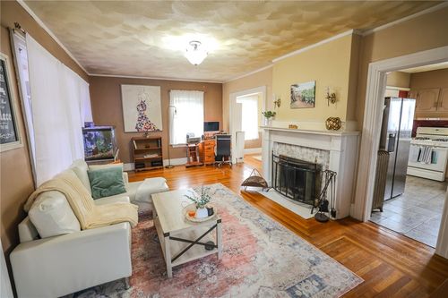 28 Sylvan Ave, Cranston, RI, 02905-2511 | Card Image