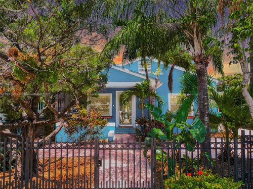 561 Nw 53rd St, Miami, FL, 33127-1949 | Card Image