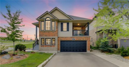 725 Zurich Dr, Waterloo, ON, N2V2V4 | Card Image