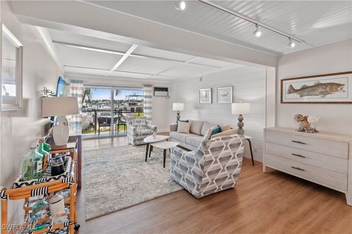 133134-900 Broad Ave S, NAPLES, FL, 34102-7319 | Card Image