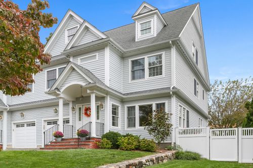 162-162 Country Rd, Fairfield, CT, 06824-4061 | Card Image