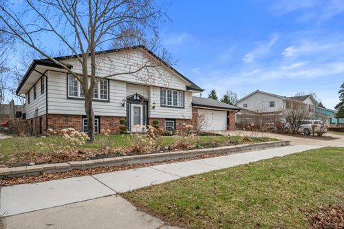 605 Juniper Ct, West Bend, WI, 53095-4247 | Card Image