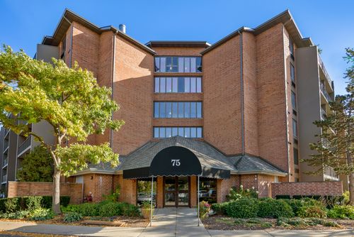 218-75 Kristin Circle, Schaumburg, IL, 60195 | Card Image