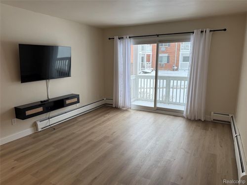 apt-101-2425 Torquay Ave, Royal Oak, MI, 48073-1130 | Card Image
