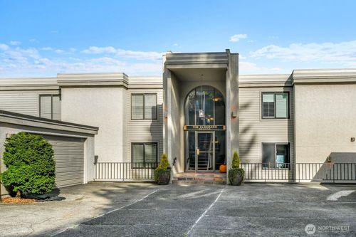apt-101-b-3640 26th Pl W, Seattle, WA, 98199-2130 | Card Image