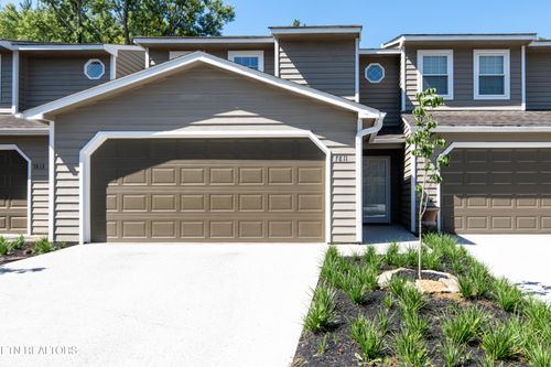 7811 Village Dr, Knoxville, TN, 37919-4700 | Card Image