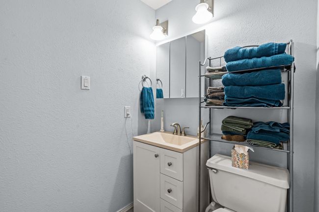 UPSTAIRS ENSUITE BATHROOM | Image 34