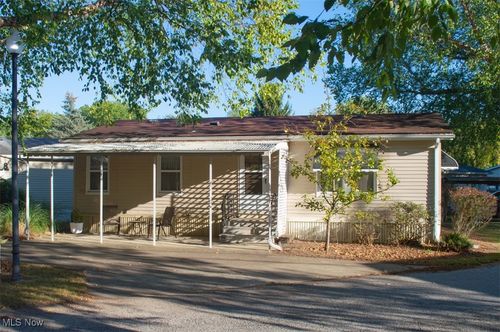 8 Birch Ln, Olmsted Twp, OH, 44138-2906 | Card Image