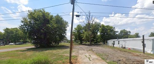 820 Van Zelfden St, Tallulah, LA, 71282-2914 | Card Image
