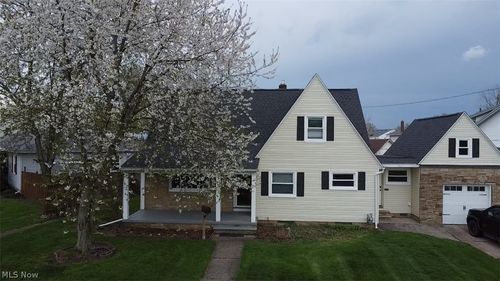 300 Concord Dr, Lorain, OH, 44052-2566 | Card Image