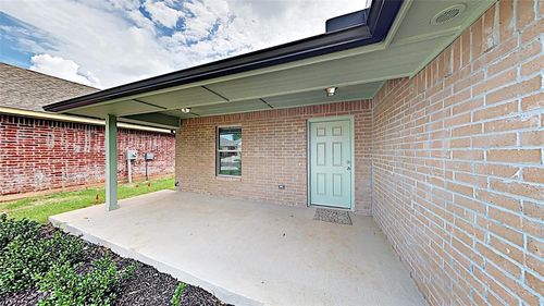 138 Saint Charles Way, Midwest City, OK, 73130 | Card Image