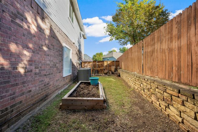 Extra Side Yard Dog Run | Image 25