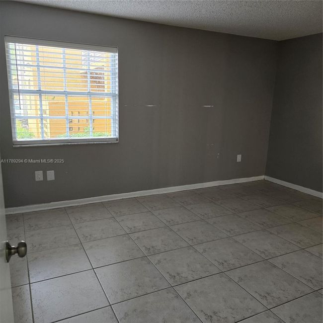 F114 - 9731 Fontainebleau Blvd, Condo with 1 bedrooms, 1 bathrooms and null parking in Miami FL | Image 7