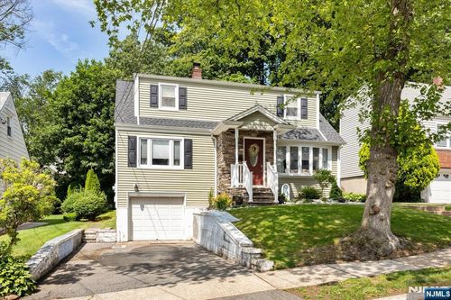 39 Division Ave, Hasbrouck Heights, NJ, 07604-1111 | Card Image