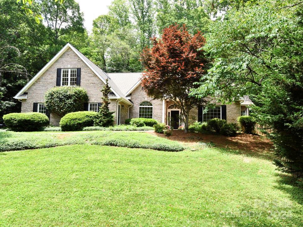 Sunlight Ridge Ct, Hendersonville, NC 28792