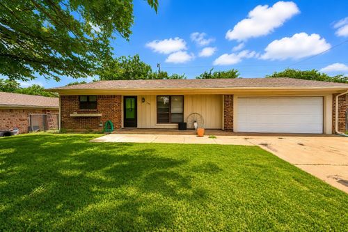 805 Long Dr, Mineral Wells, TX, 76067-4160 | Card Image