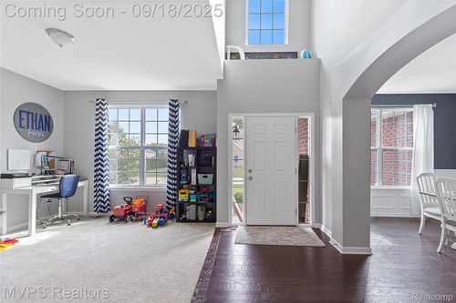 13501 Brampton Ct, Utica, MI, 48315-1140 | Card Image