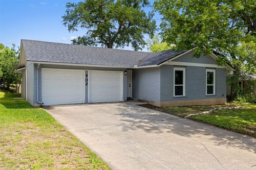 902 Hillside Oaks Dr, Austin, TX, 78745-5552 | Card Image