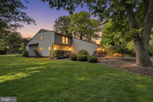 10501 Oak Place Ct, FAIRFAX, VA, 22030-2841 | Card Image
