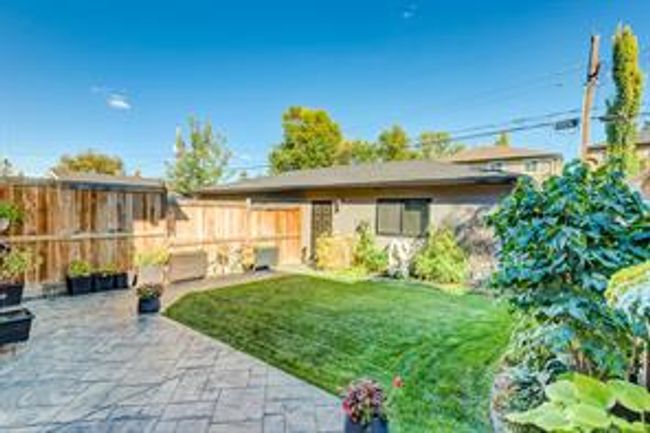4004 2 St Nw, Home with 4 bedrooms, 3 bathrooms and 2 parking in Calgary AB | Image 17