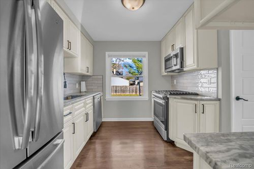 266 Massoit St, Clawson, MI, 48017-2045 | Card Image