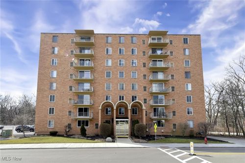 apt-206-50 S Rocky River Dr, Berea, OH, 44017-2538 | Card Image