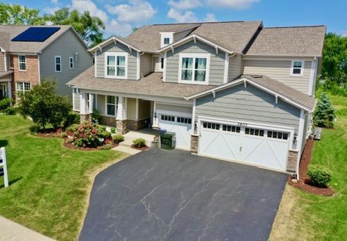 3907 Nannyberry St, Naperville, IL, 60564-2024 | Card Image