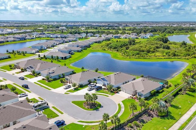 16606 Barnwood Place, House other with 4 bedrooms, 3 bathrooms and null parking in Lakewood Ranch FL | Image 4