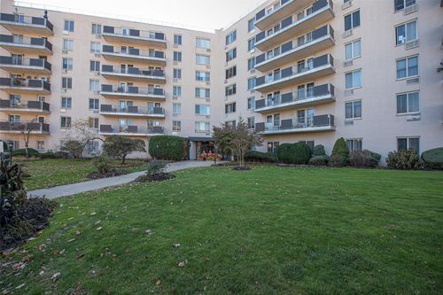 apt-5u-135 Post Ave, Westbury, NY, 11590-3163 | Card Image