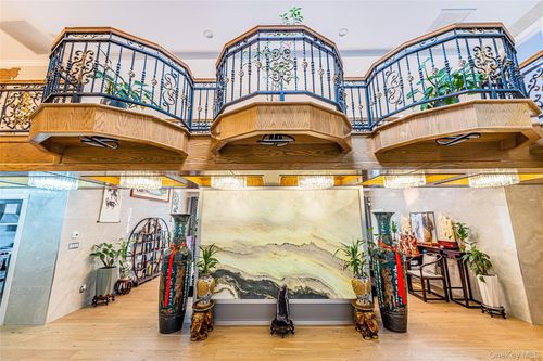 2 Summerwind Dr, Glen Head, NY, 11545-3012 | Card Image