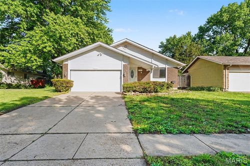 3145 Chicory Creek Ln, Florissant, MO, 63031-1305 | Card Image